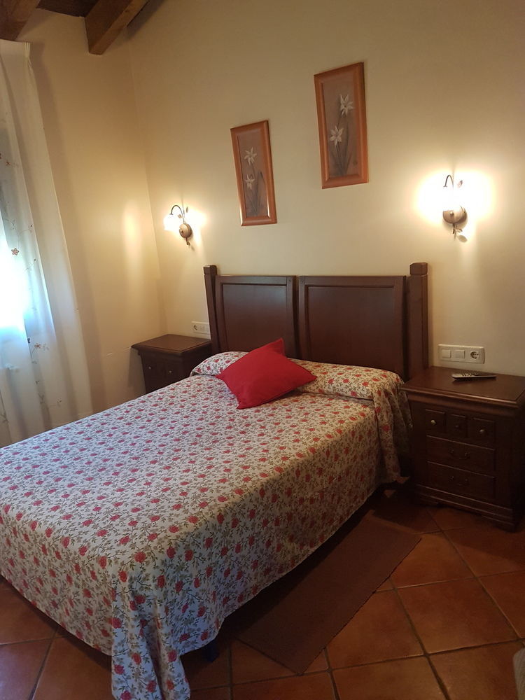 Apartamentos El Pedrayu 오니스 외부 사진